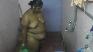 desi- south indian aunty bathing 2 
